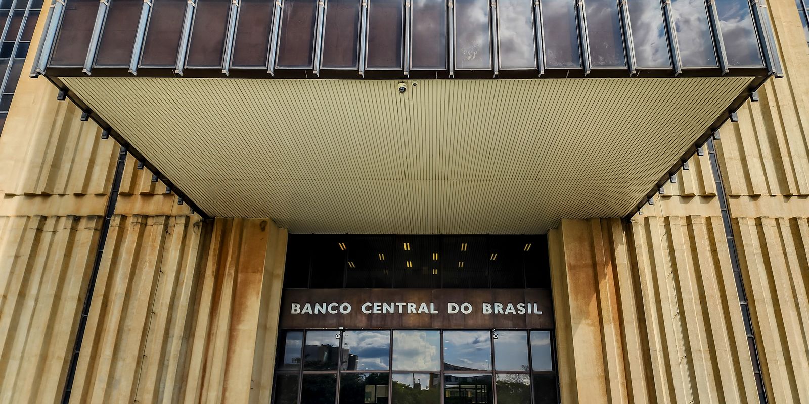 Focus: analistas aumentam projeção do PIB e da inflação para 2024